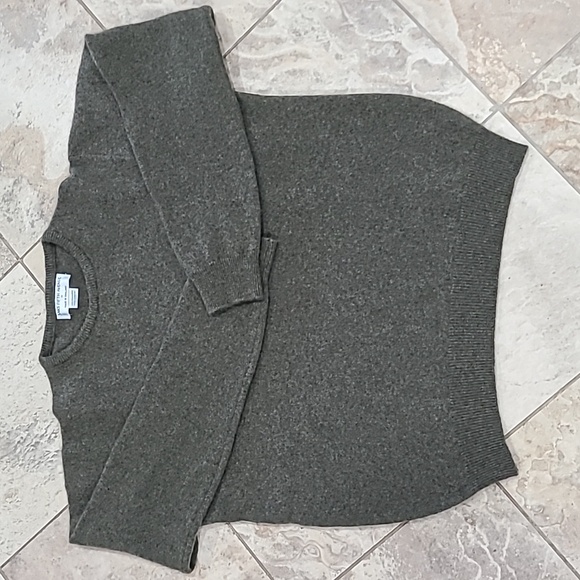 100% Cashmere Saks Fifth Avenue Charcoal Crew Neck Sweater - Picture 1 of 5